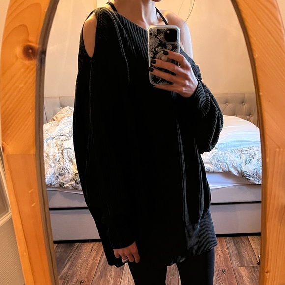 Free People off shoulder keyhole sweater - Picture 9 of 9